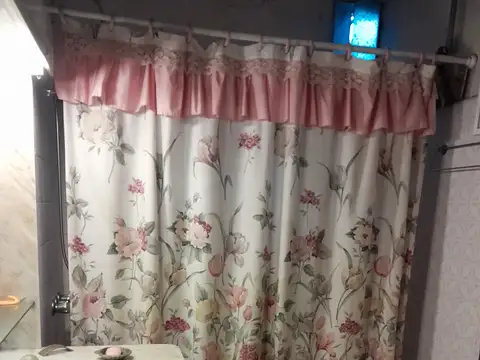 Casa 8 ambientes con 2 baños