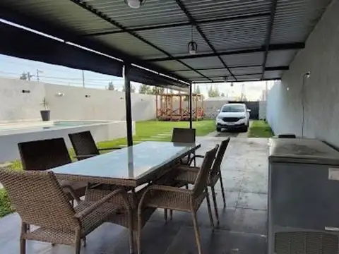 Casa en Venta con 2 cocheras
