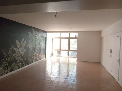 Hermosa y amplia oficina de 65 m2 con 2 baños, kitchenette en excelente ubicación 