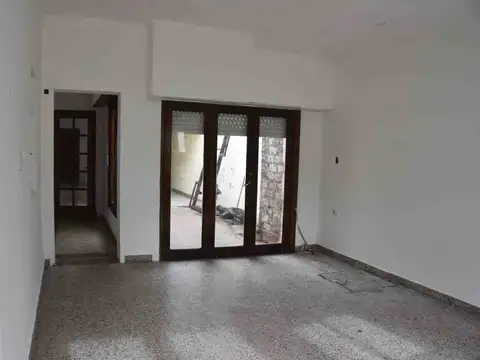 VENTA CASA 4 AMB C/GARAGE CENTRO BALCARCE A.CREDIT