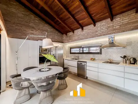 Casa 10 ambientes con 3 baños