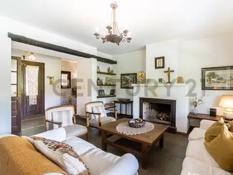 Casa en Venta con 2 cocheras
