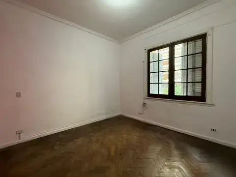Depto tipo casa en 1° piso. Apto profesional o institucional. Sin expensas