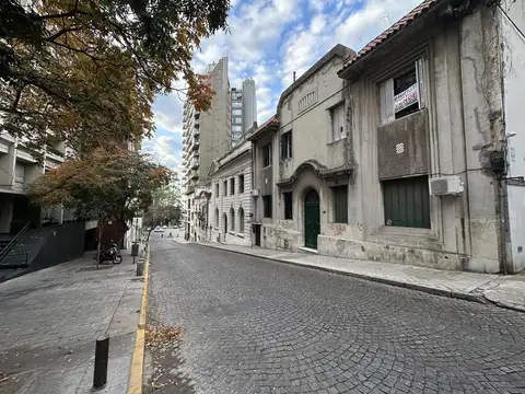 Depto tipo casa en 1° piso. Apto profesional o institucional. Sin expensas