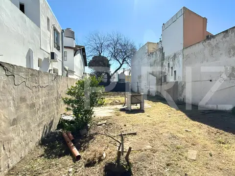 Terreno en Venta en Versalles, USD 250.000