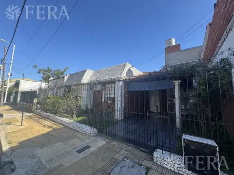 Venta casa 3 ambientes con cochera en Sarandi