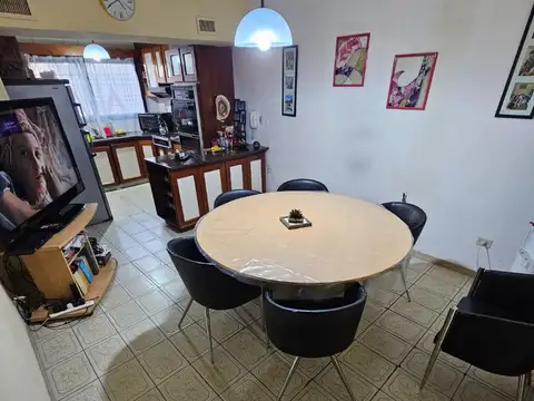 EXCELENTE CHALET DE 5 AMBIENTES. OPORTUNIDAD FINANCIACION!