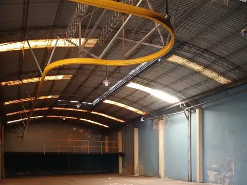 Local - 27 de febrero 1179 - Ancho 13 metros  Largo 45 metros