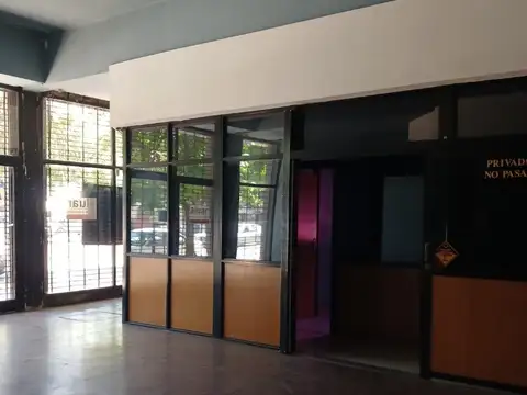 Local - 27 de febrero 1179 - Ancho 13 metros  Largo 45 metros