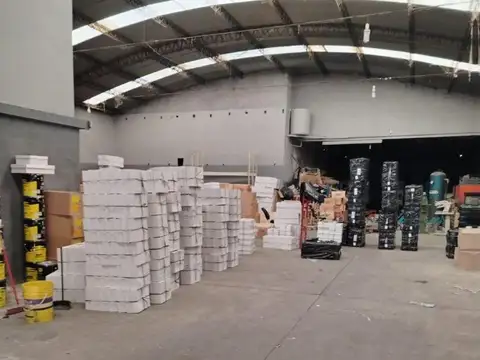 GALPON DE 580 MTS CON OFICINAS Y salón