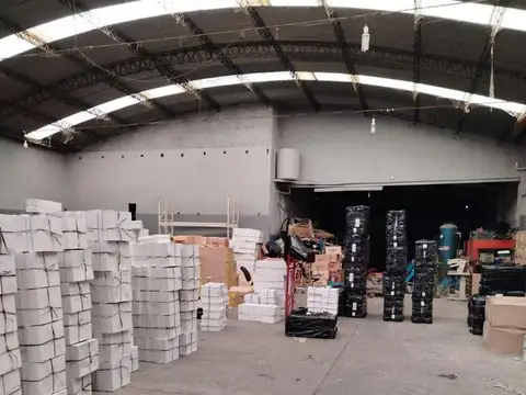 Galpon en Alquiler en Lomas del Mirador, $ 3.500.000