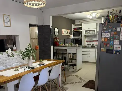 Casa  y 2 locales en venta en José Clemente Paz