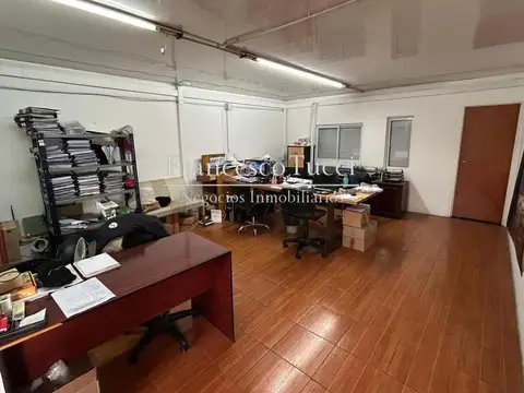 Local Industrial en venta con oficinas en Avellaneda