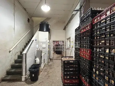 Local Industrial en venta con oficinas en Avellaneda