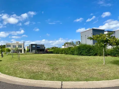 Gran Lote en Santa Elena, Pilar del Este