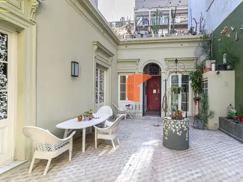 Casa Única en su estilo a pasos de UADE  apto multi-uso