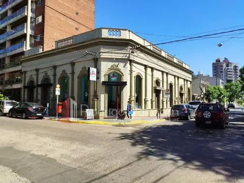 VENDO. IMPORTANTE PROPIEDAD CÉNTRICA EN ESQUINA DE ALTA RENTABILIDAD