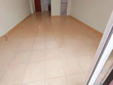 ALQUILER MONOAMBIENTE GRANDE CON PATIO