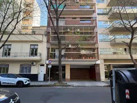 En Venta Amplio Departamento de 4 amb al frente con Balcon y Cochera Fija Caballito