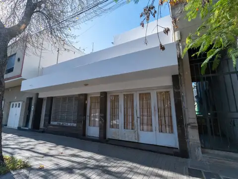 3 dormitorios, cochera patio y en quincho | VENTA