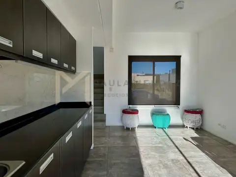 Casa en Venta con 3 cocheras
