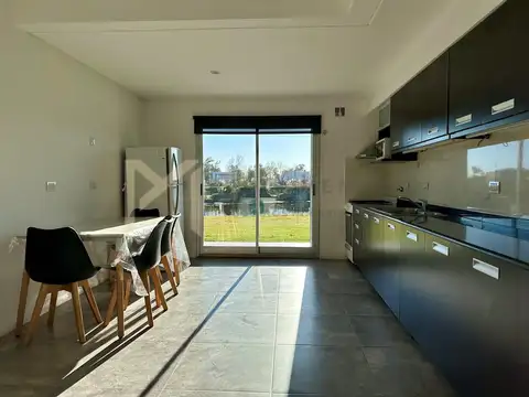 Casa 6 ambientes con 3 baños