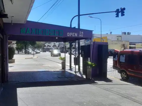 Venta en block, local comercial + 3 deptos Mataderos