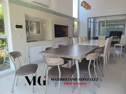Casa 4 ambientes con 3 baños