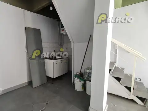 Local 27m² con Entrepiso en Villa Raffo, Tres de Febrero