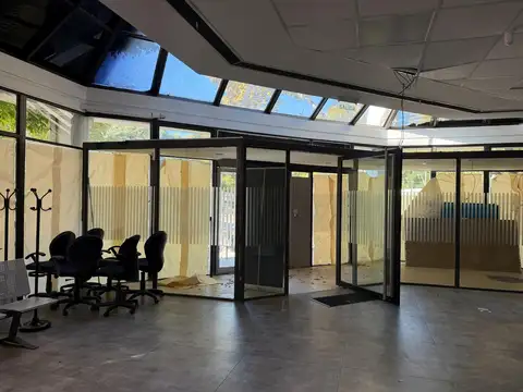 Venta local comecial /corporativo sobre corredor Marquez