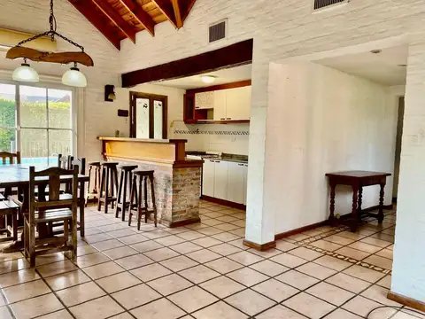 Casa en Venta con 5 cocheras