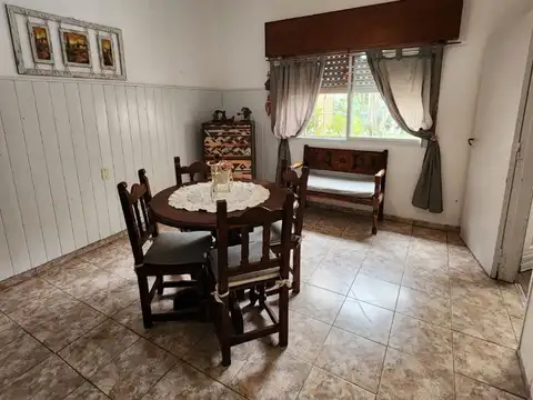 Casa 4 ambientes con 1 baño