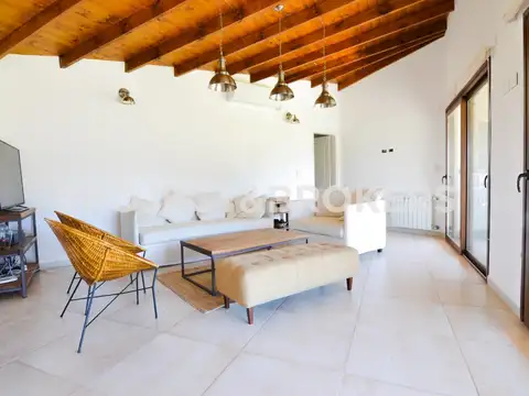 Casa en Venta con 4 cocheras