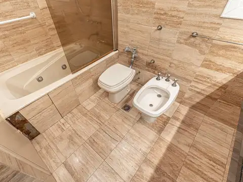 Departamento 5 ambientes con 3 baños