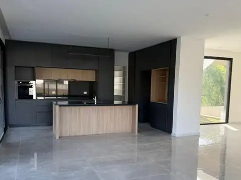 CASA EN VENTA - LA RESERVA CARDALES