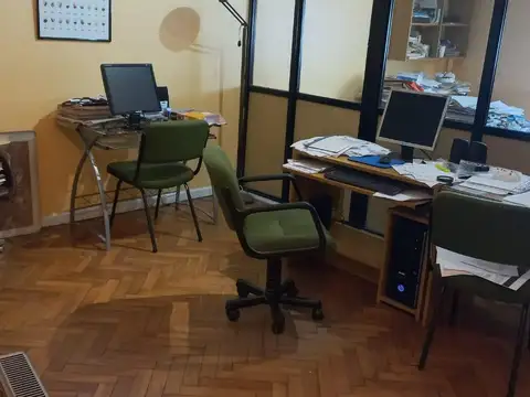 Tucuman y 25 de Mayo- San Nicolás- Departamento con Oficina