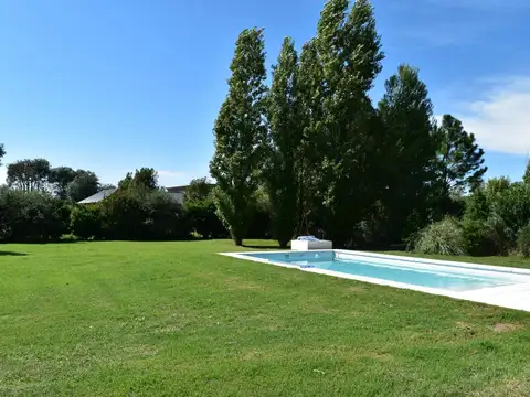 Casa en Venta con 4 cocheras