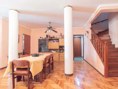 VENTA CASA 5 AMB VELEZ SARFIELD PILETA QUINCHO