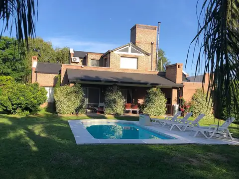 Casa en Venta con 2 cocheras
