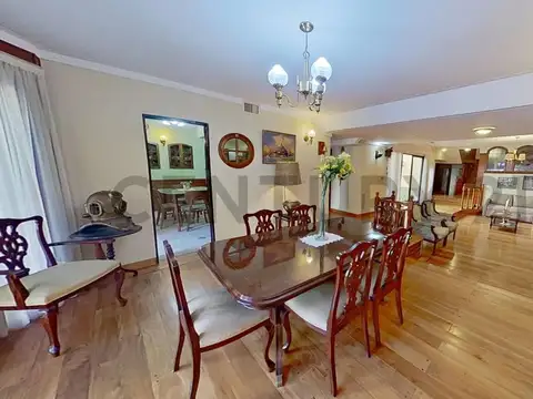 Casa en Venta con 2 cocheras