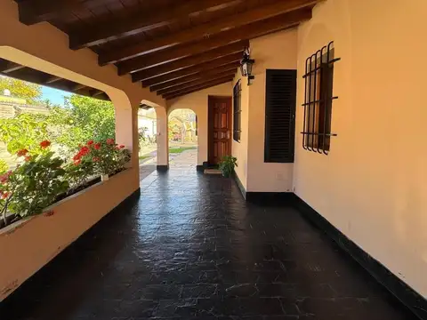 Casa en Venta en Rafael Calzada, USD 410.000