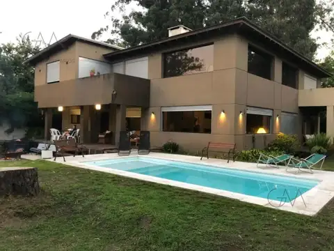 Casa de 6 ambientes en Bosque Peralta Ramos