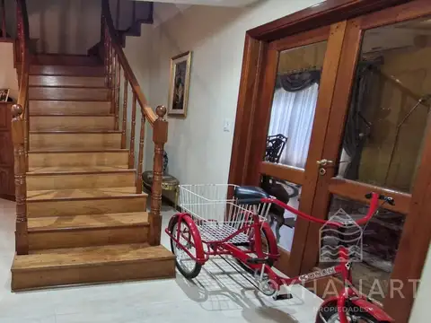 Casa en Venta con 3 cocheras