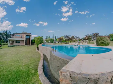 Casa 20 ambientes con 12 baños