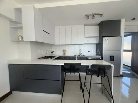 AVELLANEDA 2126. Entre Zabala y Ventura Bustos