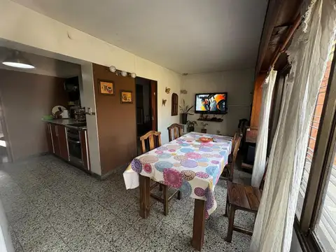 Casa 3 ambientes con 2 baños