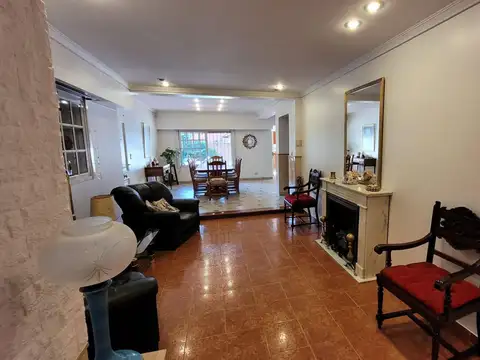 Casa 5 ambientes con 3 baños