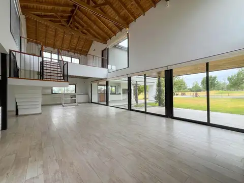 Casa 7 ambientes con 5 baños