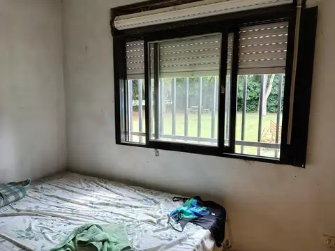 CASA SOBRE TERRENO PARQUIZADO DE 1.700 M2.