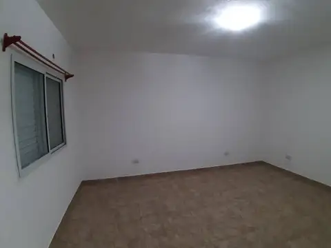 Casa en Alquiler en Villa Gobernador Galvez, $ 600.000